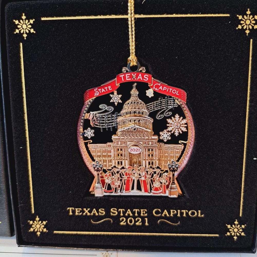 New 2021 Texas State Capitol Brass Christmas Ornament Victorian Carolers - Picture 2 of 6